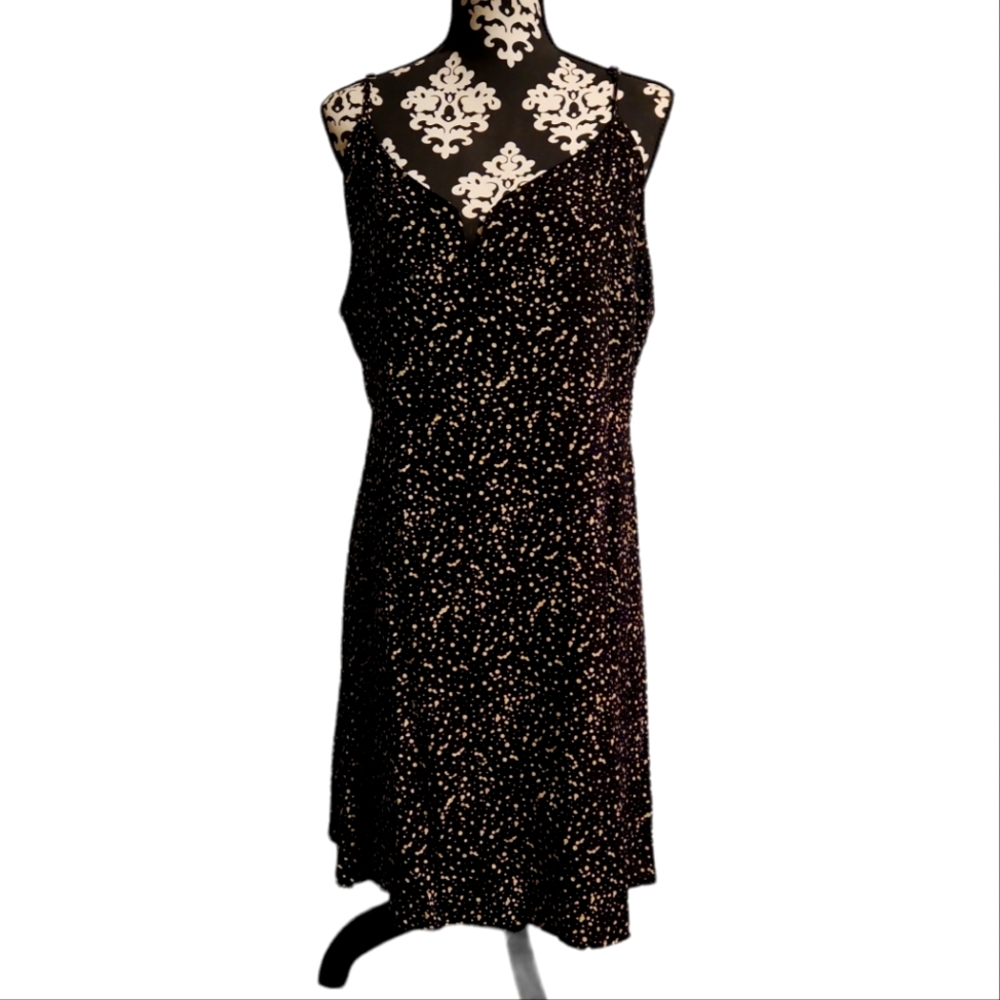 2XL - Skater dress Black with cream speckles, V front Forever 21+